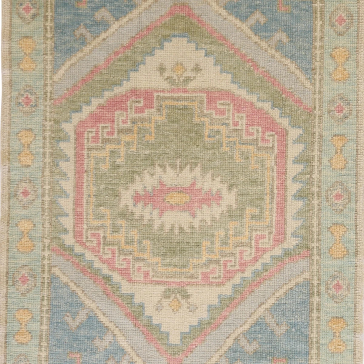 3'1" x 6'1" BEIGE AND GREEN OUSHAK GEOMETRIC TURKISH RUG