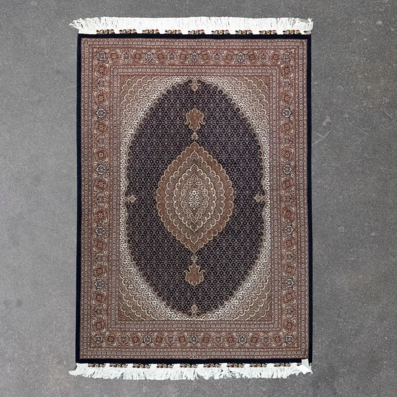 4' 10" x 6' 11" - NAVY AND ROSE TABRIZ FISH DESIGN PERSIAN RUG ( 147 x 211 CM )