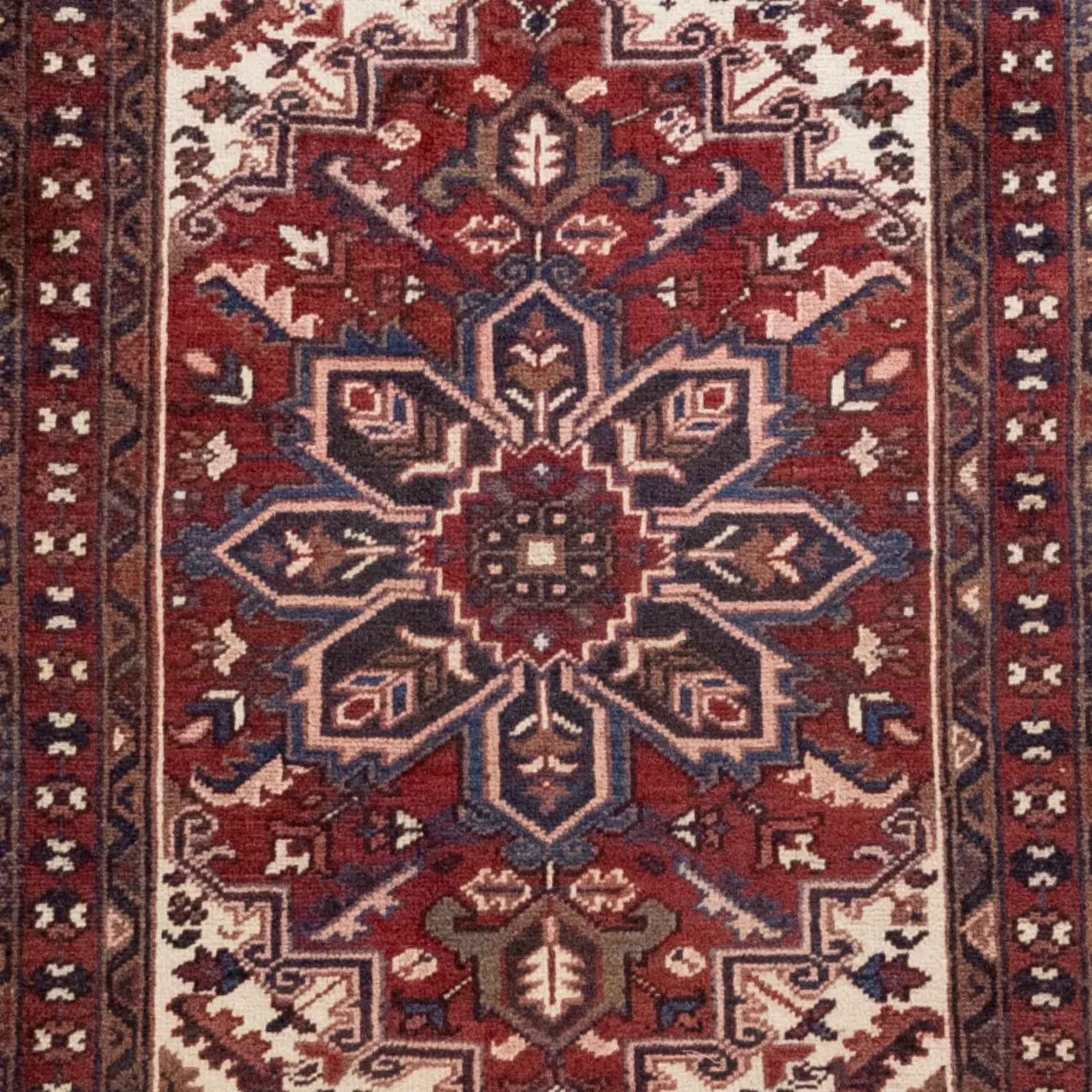 2' 11" x 4' 3" - RED AND RED HERIZ GEOMETRIC PERSIAN RUG ( 89 x 129 CM )